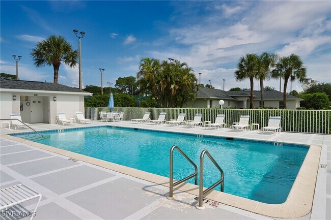 Primary Photo - 1310 Charleston Square Dr