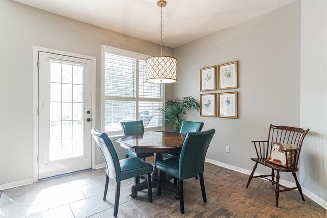 Building Photo - 5221 China Garden Dr