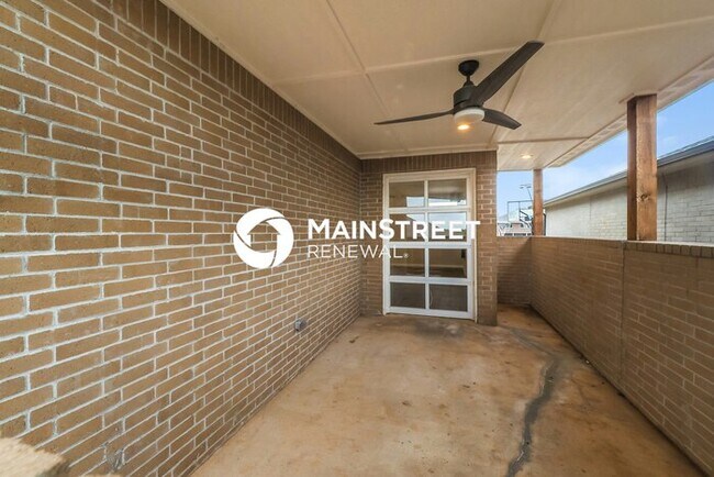 Building Photo - 3 Bedroom Pet-Friendly Home in Oklahoma City, OK with Main Street Renewal