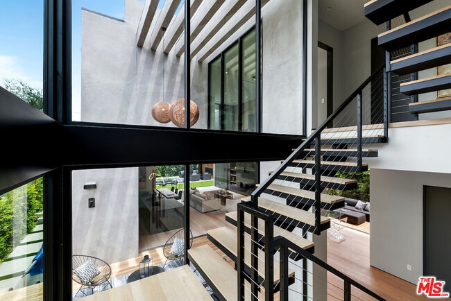 Building Photo - 434 Flores St