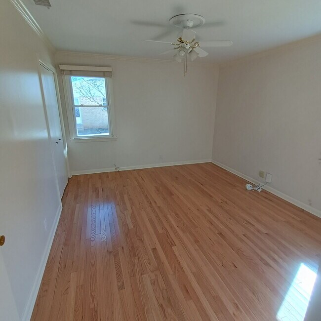 Building Photo - Modern Comforts with Granite & Hardwood Finishes!" 3 Bedroom 2 bath home.