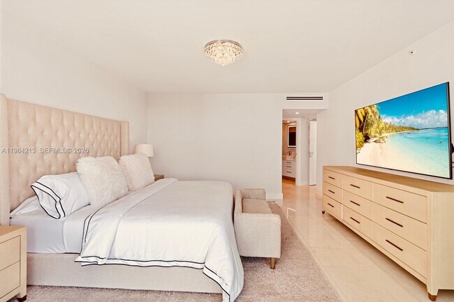 Building Photo - 2127 Brickell Ave