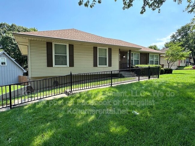 Building Photo - 6119 Cottonwood Dr