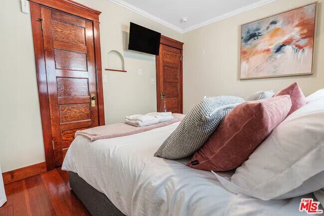 Building Photo - 4253 Fountain Ave