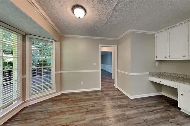 Building Photo - 3940 Camrose Pl
