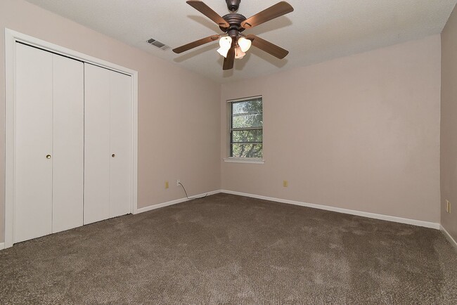 Building Photo - 1208 Yellowstone St