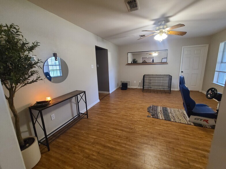 Den - 1607 North 15th A Street