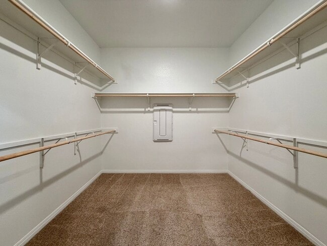 Building Photo - 904 Vogel Dr