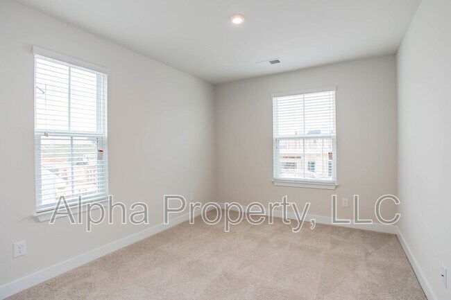 Building Photo - 215 Clearwood Dr