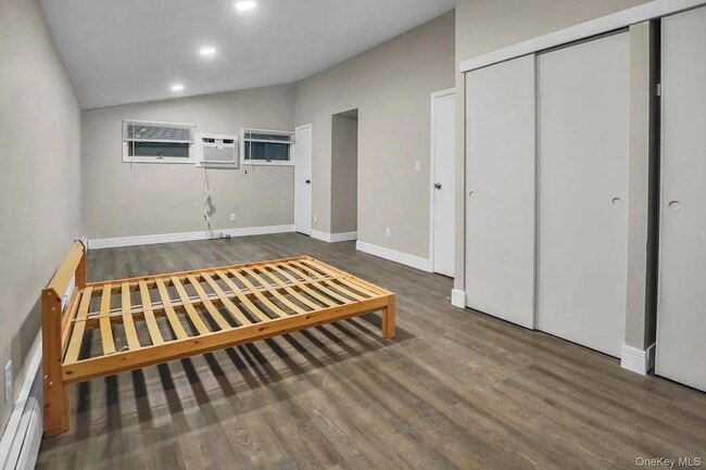 Building Photo - 44 University Heights Dr