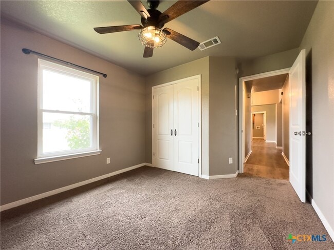 Building Photo - 308 Oak Ridge Dr