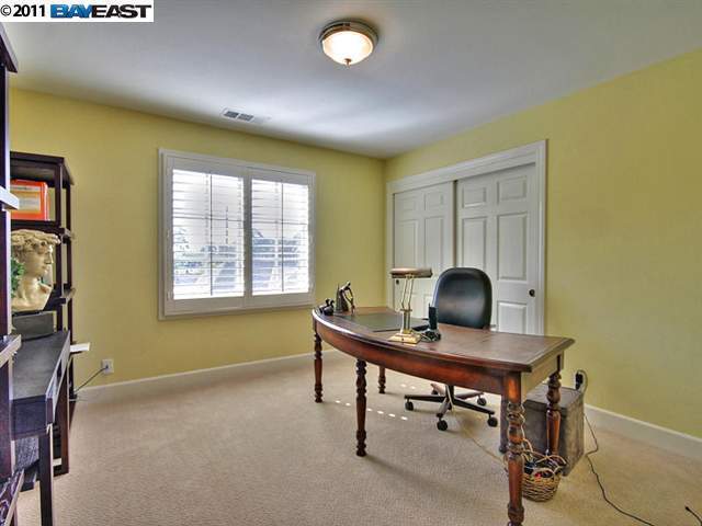 Building Photo - 223 Mission Tierra Pl