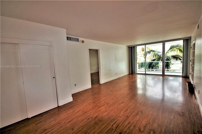 Building Photo - 5151 Collins Ave