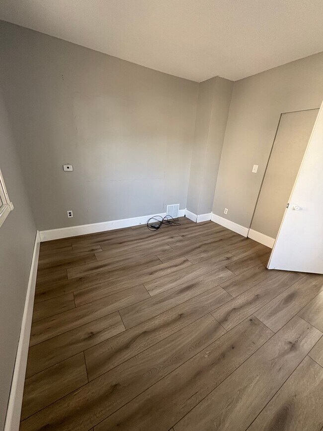 Building Photo - 726 Denver St