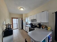 Building Photo - 464 Meridian St