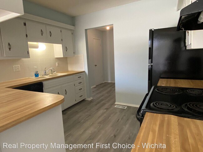 Building Photo - 3 br, 1.5 bath House - 9014 Bluestem St