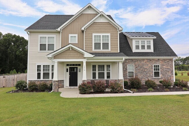 Building Photo - "Spacious 4-Bedroom Gem with 3.5 Baths and...
