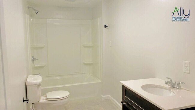 Building Photo - 4 Kanawha Ct