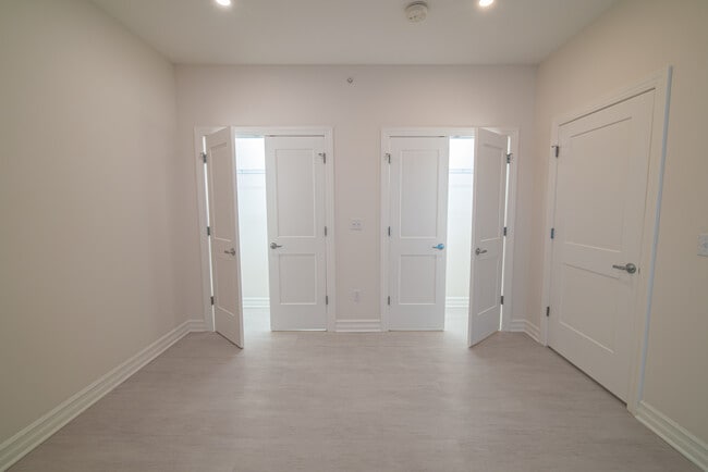 Building Photo - Walcot Apartments at 257 Elmwood