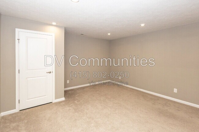 Building Photo - 7226 Hillsview Dr
