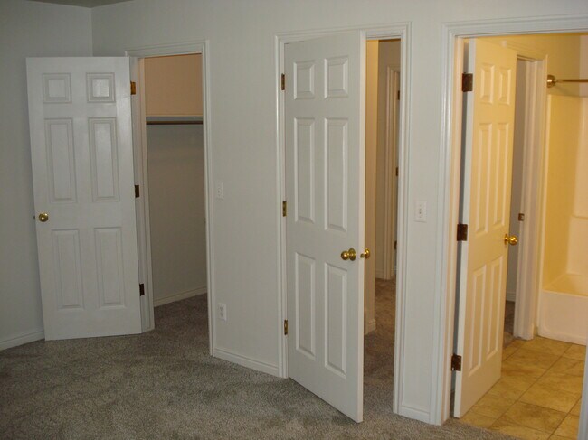 Building Photo - 60 E 200 N