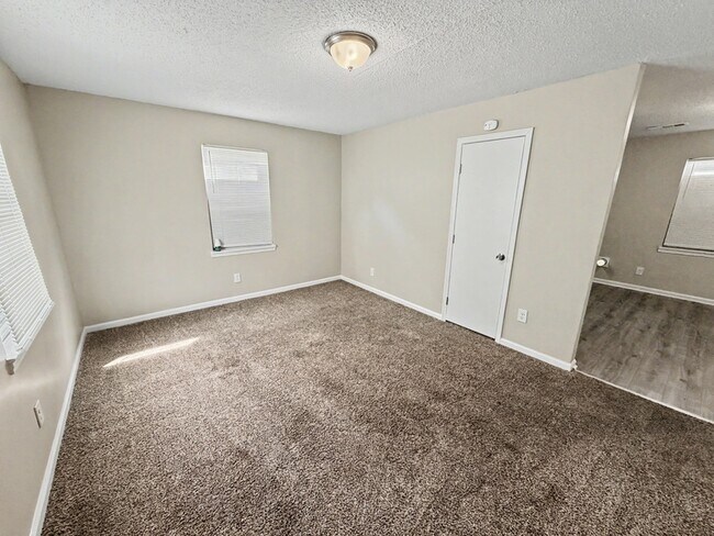 Building Photo - 4551 Sunny View Dr