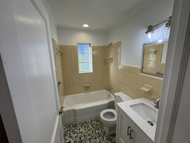 Building Photo - 3895 Azalean Dr