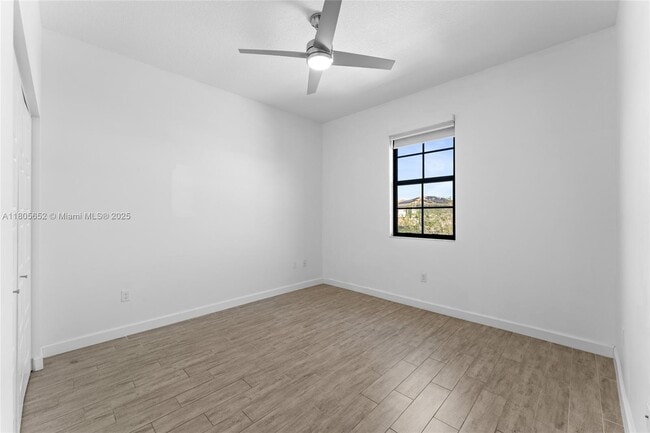 Building Photo - 870 NE 191st St