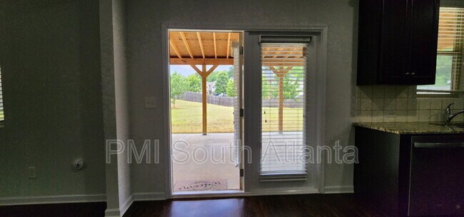 Building Photo - 633 Amrose Way