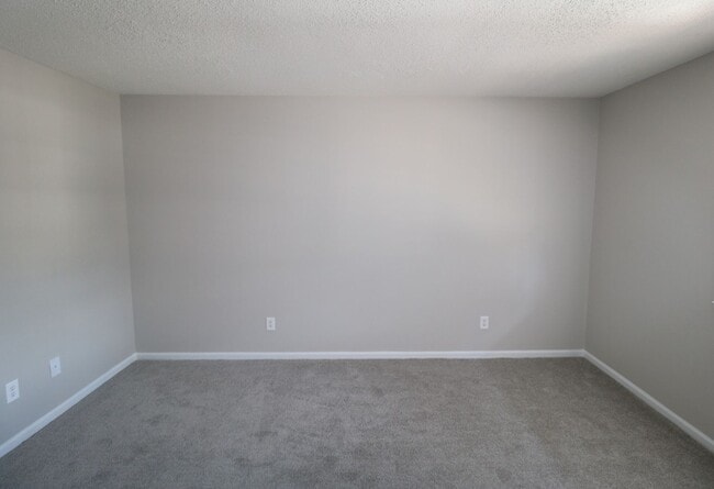 Building Photo - 4007 S Bend Dr