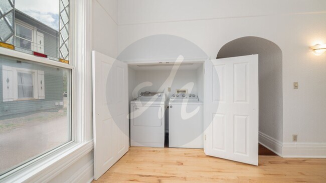 Building Photo - Updated 2-Bed Victorian Main-Floor Living with Stained Glass & Jetted Tub