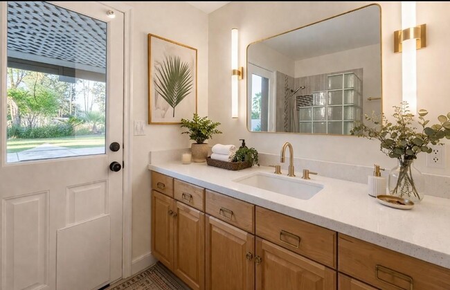 Building Photo - 5240 E Cholla St