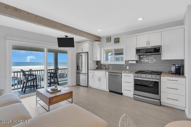 Building Photo - 903A Ocean Ave N