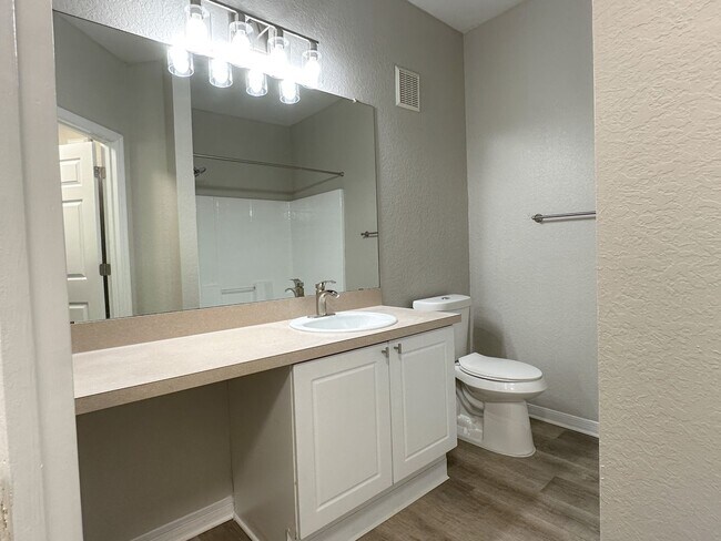 Building Photo - Crescent Place - 22-206