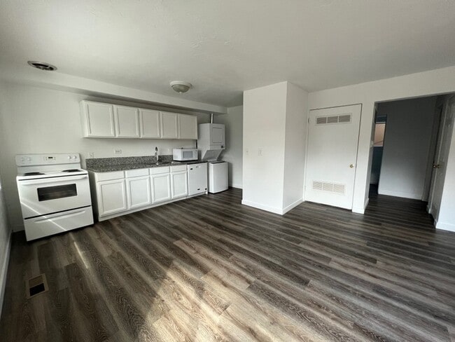 Building Photo - 860 E 500 S