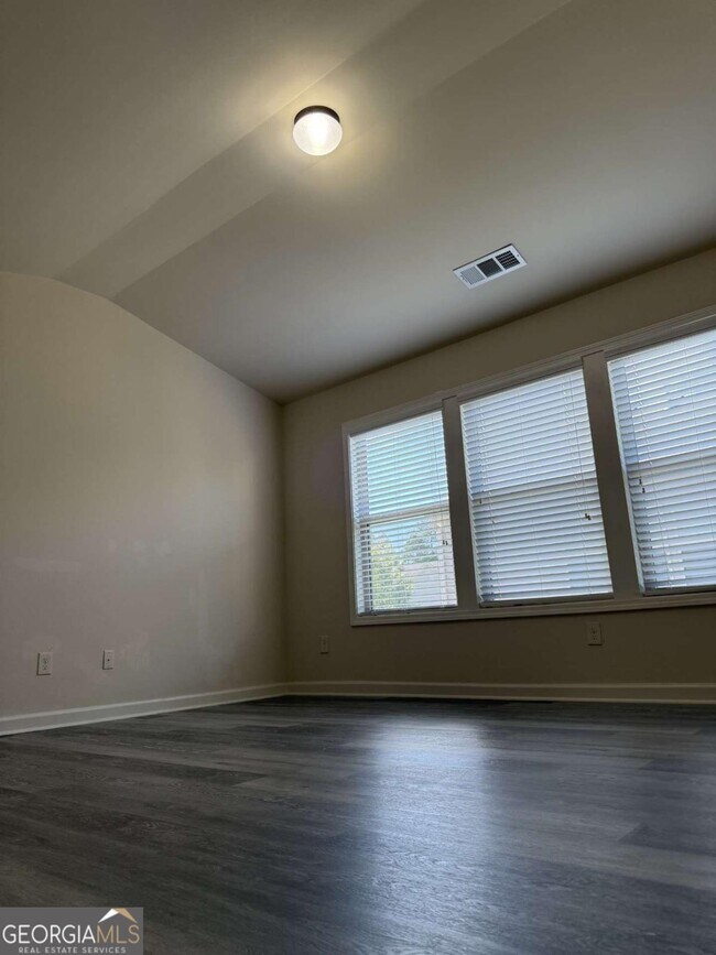Building Photo - 2660 Maple Leaf Terrace