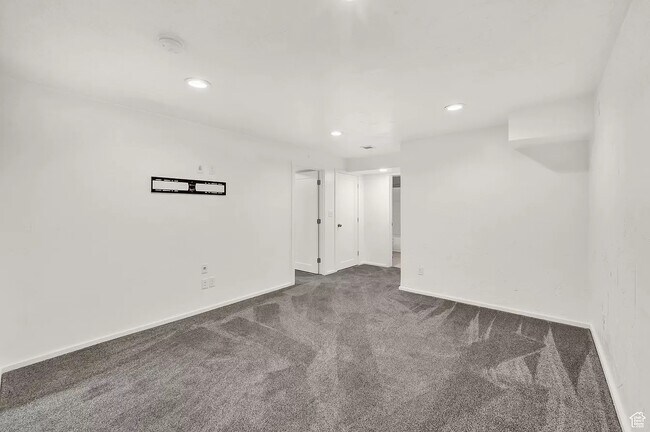 Building Photo - 1616 E Maple Way