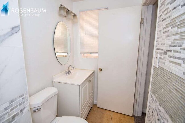 Building Photo - Charming 3-beds, 2-baths brick home with Rent-to-Own in Tucson!