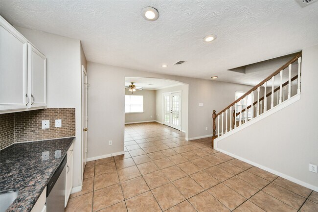Building Photo - 2602 Desert Sage Dr
