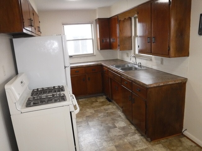 Building Photo - 304 E Gary St