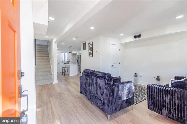 Building Photo - 4702 Meade St NE