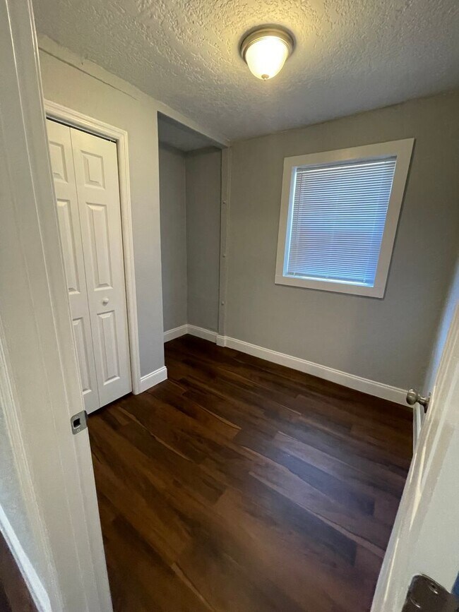 Building Photo - Single Family home available now!