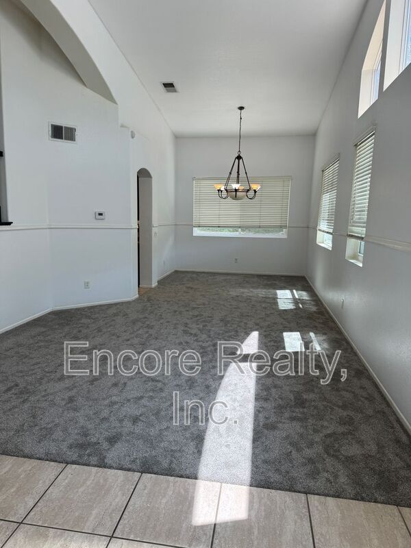 Building Photo - 23398 Mt Ashland Ct