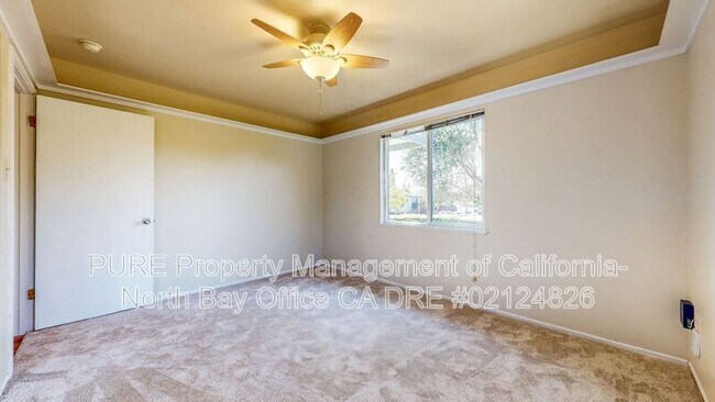 Building Photo - 652 Corlano Ave