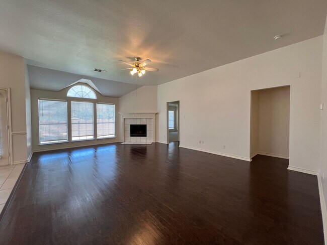 Building Photo - 1141 Nickerson Ln