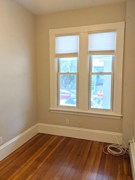 Building Photo - 16 Park Ave