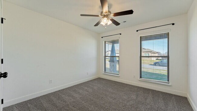 Building Photo - "Charming 3-Bed Oasis with Granite Touches & Cozy Fireplace in Bentonville!"