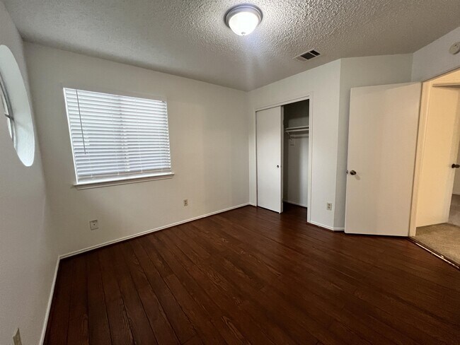 Building Photo - 8607 Cretys Cove