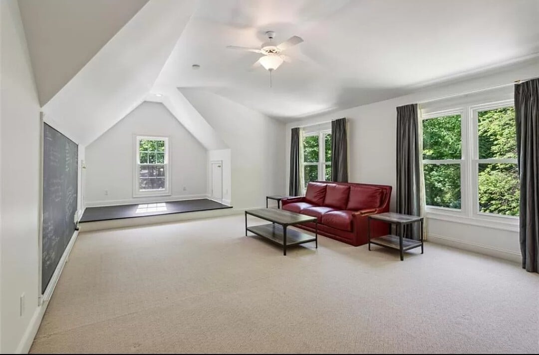 bonus room 3rd floor - 1809 Wynthrop Manor Dr SW
