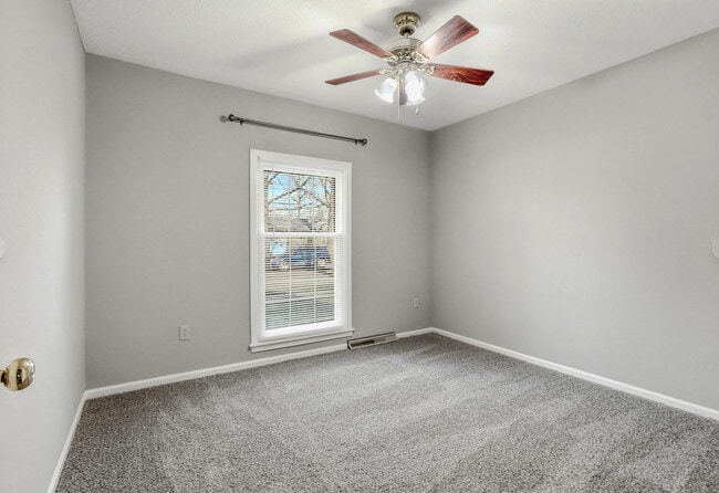 Building Photo - 2212 Rose Dr